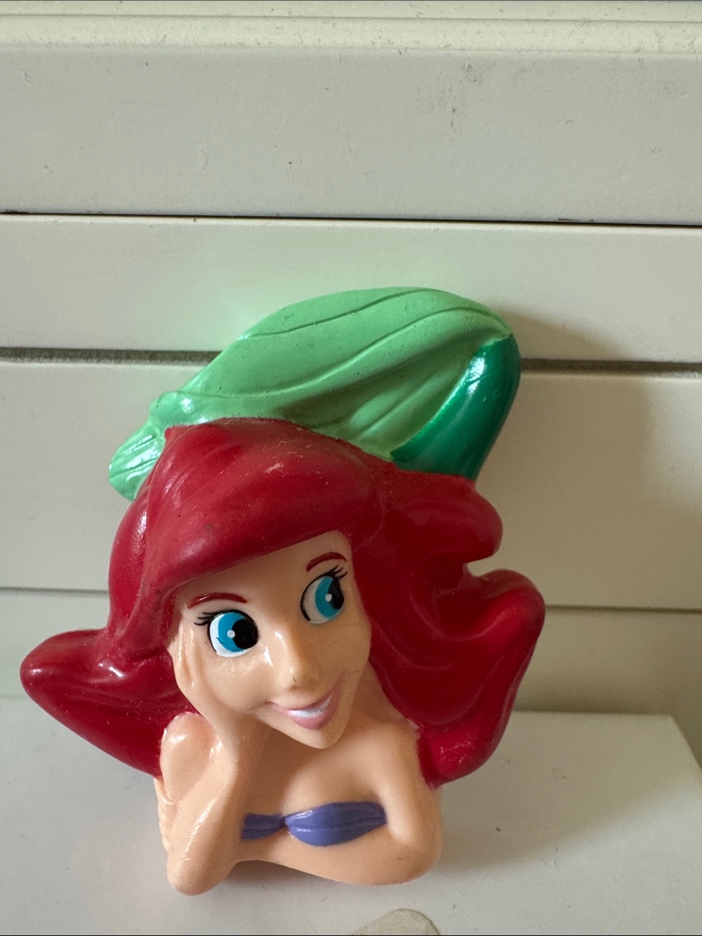 Disney Aerial magnet with Green tail